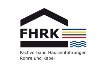 Logo des Fachverbands Hauseinführungen Rohre und Kabel (FHRK) mit Haus-Symbol und farbigen Linien.